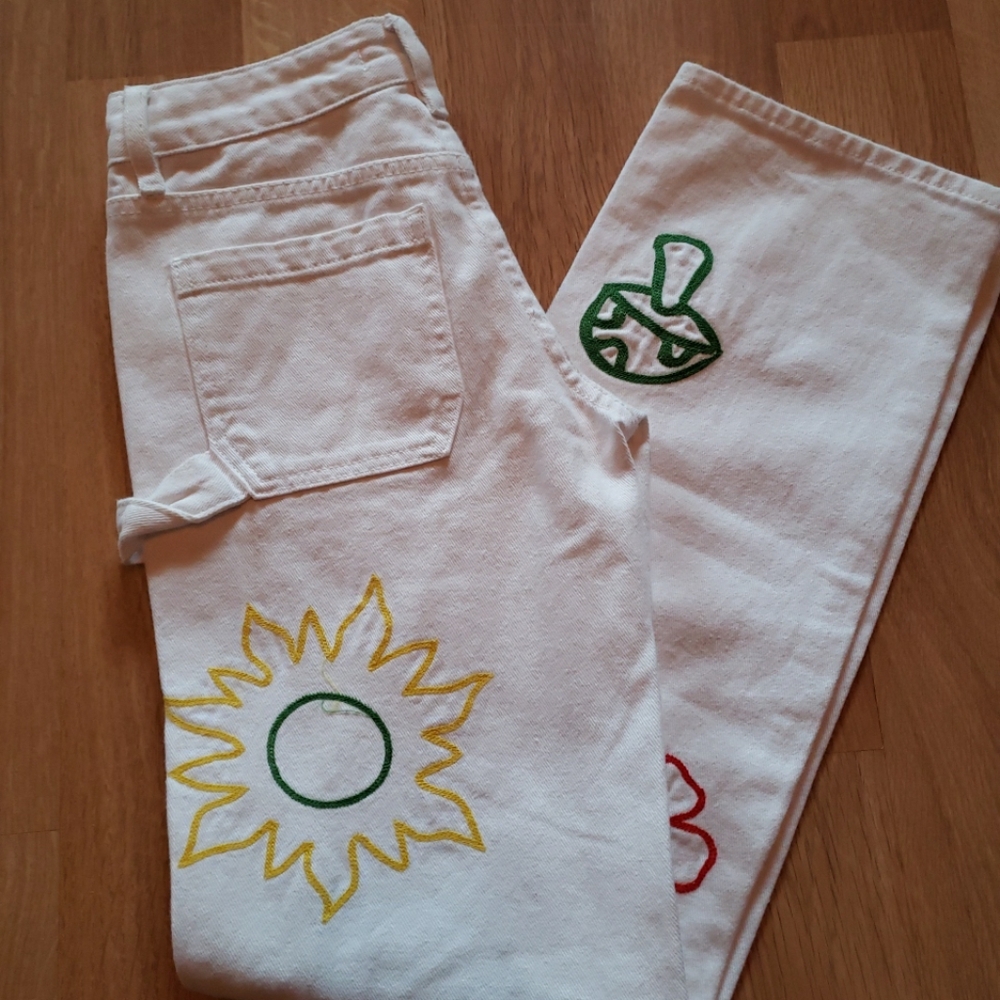 PacSun Women's 22 XXS Low Rise Carpenter Embroidered Jeans White Mushroom Flower